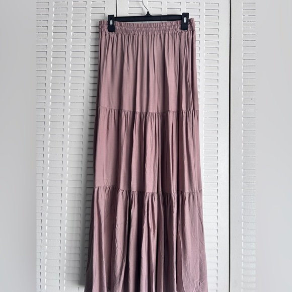 Elegant Mauve Tiered Skirt - Picture 3 of 3